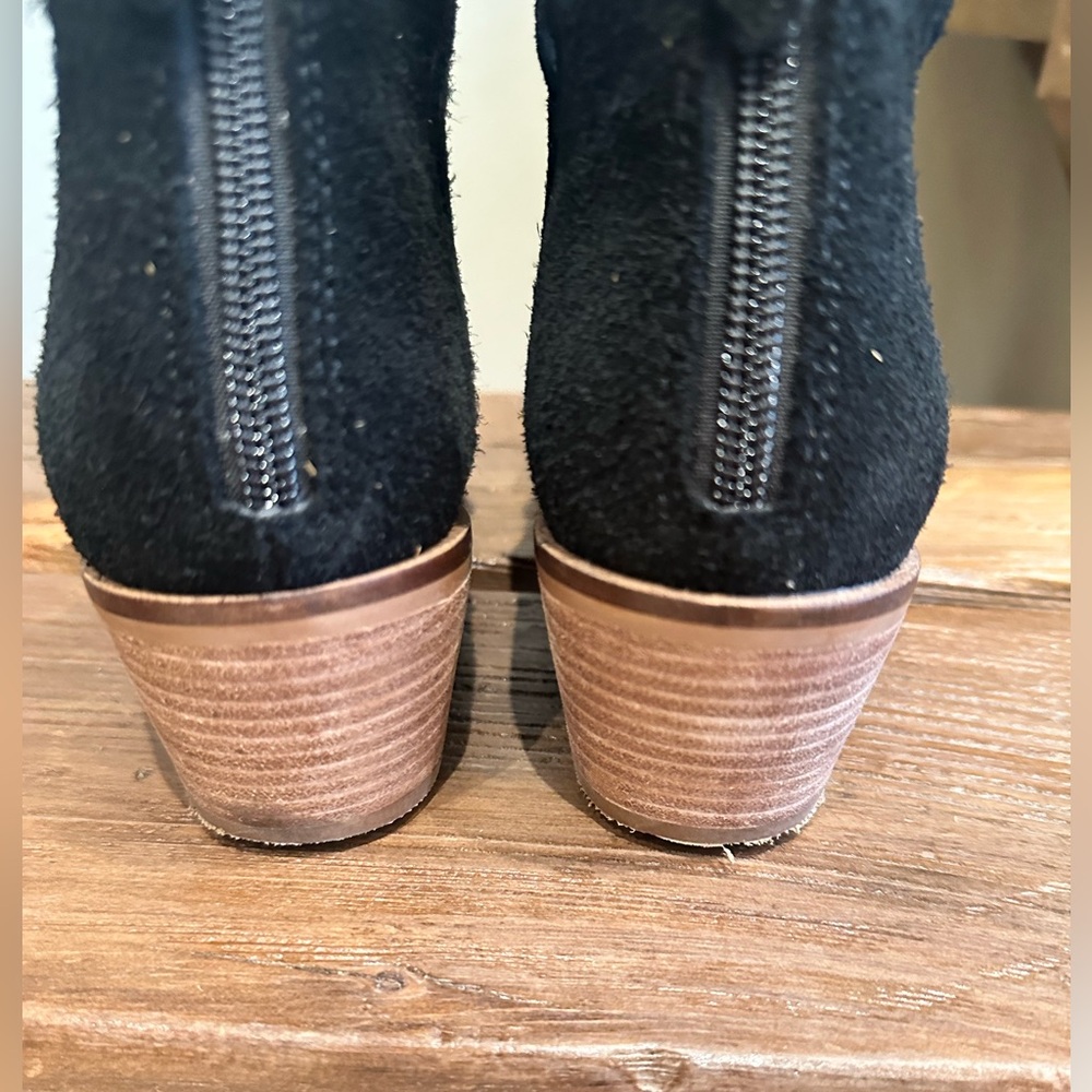 Lisa Vicky EUC Noblex Black Suede Bootie - Size 7-1/2 - Picture 5 of 6